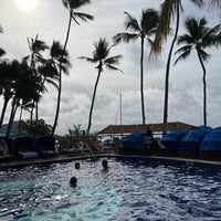 Снимок сделан в Outrigger Waikiki Beach Resort пользователем jeffrey a. 12/30/2021