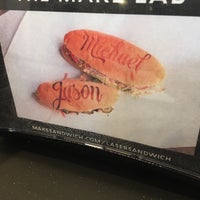 รูปภาพถ่ายที่ Make Sandwich โดย jeffrey a. เมื่อ 8/19/2018