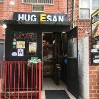 Foto tomada en Hug Esan NYC  por Peter C. el 8/5/2021