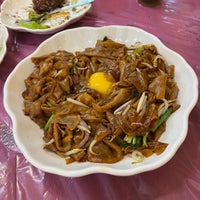 Photo taken at Keng Eng Kee KEK Seafood by Smarty B. on 7/10/2023