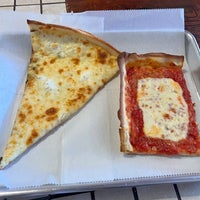 Снимок сделан в Rizzo&amp;#39;s Fine Pizza пользователем Christian D. 2/24/2024