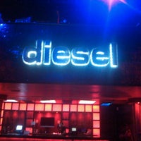 Foto tomada en Diesel Club Lounge  por Ryan W. el 9/27/2012
