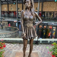 Photo taken at Amy Winehouse Statue by Alexander K. on 8/22/2020