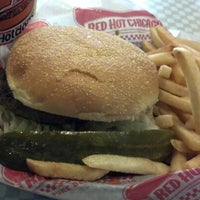 12/14/2012 tarihinde KuwaRocksziyaretçi tarafından Burger Baron'de çekilen fotoğraf