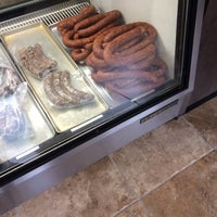 Foto tirada no(a) Krizman&amp;#39;s Sausage por JJ G. em 10/10/2014