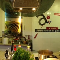 6/24/2013에 Luis A.님이 A punto escuela de cocina y librería gastronómica에서 찍은 사진