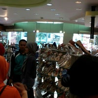 Review Istana Sepatu