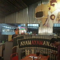 รูปภาพถ่ายที่ Ayamayaman Dine In &amp;amp; Delivery โดย Achmad N. เมื่อ 2/26/2016