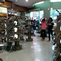 Review Istana Sepatu