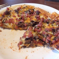 Das Foto wurde bei Boston Pizza von Richard am 6/30/2013 aufgenommen