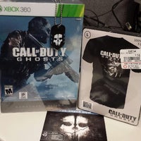 Photo taken at GameStop by Nelson D. on 11/5/2013