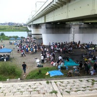 Photo taken at 多摩川河川敷バーベキュー会場 by 地域情報化NPO お. on 7/28/2013