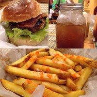 10/16/2013にLiz A.がApache Burgers &amp;amp; Ribsで撮った写真