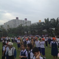 Photo taken at สนามโรงเรียนเซนต์ฟรัง by Katty K. on 11/12/2012