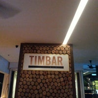 Foto tirada no(a) Timbar - Lounge Bar &amp;amp; Restaurant por Blake T. em 1/11/2014