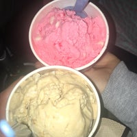 Das Foto wurde bei Sub Zero Ice Cream &amp;amp; Yogurt von Brittany F. am 5/12/2019 aufgenommen