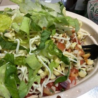 Photo taken at Chipotle Mexican Grill by Linzeye S. on 8/19/2019
