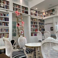Foto tirada no(a) Café Poêtes por Kseniya S. em 1/30/2019