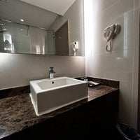 Foto diambil di KSL Hotel &amp;amp; Resort oleh KeF T. pada 11/11/2022