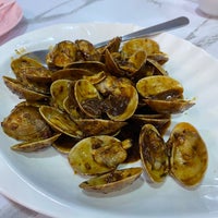 Photo taken at 龍海鮮螃蟹王 Mellben Seafood by Grace on 12/22/2021