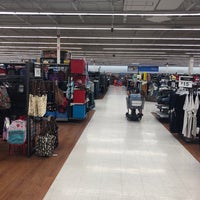 Foto scattata a Walmart Supercentre da purcuu il 9/11/2019
