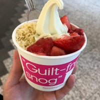 Photo taken at Snog Pure Frozen Yogurt by Priscila M. on 5/13/2017