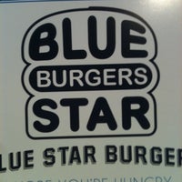 6/19/2013 tarihinde Rosa G.ziyaretçi tarafından Blue Star Burgers'de çekilen fotoğraf