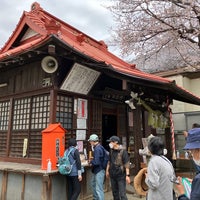 Photo taken at 染井稲荷神社 by CYBERWONK on 3/27/2022