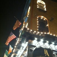 Foto diambil di Park Avenue Bar &amp;amp; Grill oleh ALBD pada 11/27/2012