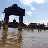 Photo taken at Shwe Inn Tha Floating Resort by 🎀👑KMT 👑🎀 on 4/19/2015