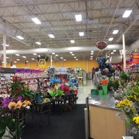 Photo taken at H-E-B by Leandro V. on 9/22/2017