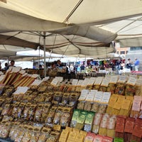 Photo taken at Campo de&amp;#39; Fiori by Ева Т. on 5/19/2013