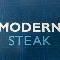 Foto tirada no(a) Modern Steak por PinkMohawk C. em 5/7/2013