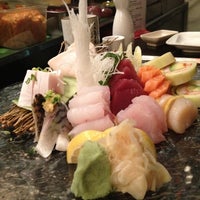 Foto scattata a Yoshi Sushi da Naomi L. il 12/4/2012