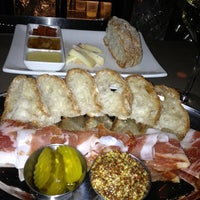 Foto diambil di Anfora oleh Naomi L. pada 4/2/2013