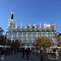 Foto diambil di ME Madrid Reina Victoria oleh Gabriel T. pada 12/18/2014