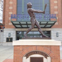 Robin Yount Statue - Story Hill - 298 visitors