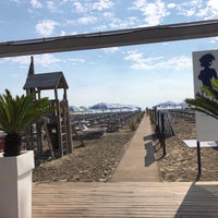 Foto tirada no(a) Attilio Beach Pleasure Club por Stefano 🦪 em 7/12/2019