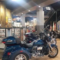 รูปภาพถ่ายที่ Bruce Rossmeyer&amp;#39;s Daytona Harley-Davidson โดย Gigi K. เมื่อ 12/19/2019