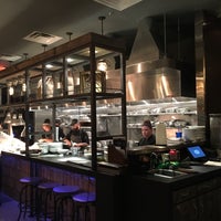 Foto tirada no(a) MIA Kitchen &amp;amp; Bar por Asher Y. em 9/16/2017