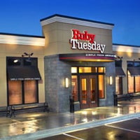 Photo taken at Ruby Tuesday by Raymon C. on 12/21/2012