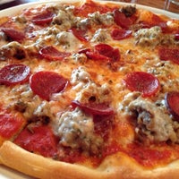 Снимок сделан в Matchbox Vintage Pizza Bistro пользователем Linda 4/29/2013
