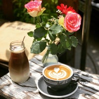 Foto diambil di Die Kaffee Privatrösterei oleh Die Kaffee P. pada 6/19/2019