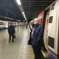 Photo taken at Platform 2 by Gordon C. on 11/29/2017
