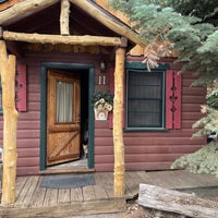 Photo taken at Arrowhead Pine Rose Cabins by Scott P. on 8/31/2021