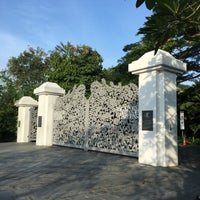 Photo taken at Tanglin Gate by Tom L. on 4/9/2017