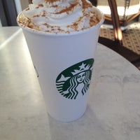 10/9/2013 tarihinde Katy H.ziyaretçi tarafından Starbucks'de çekilen fotoğraf