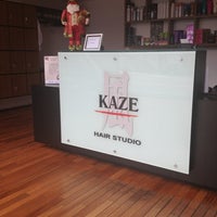 12/19/2012 tarihinde Celina N.ziyaretçi tarafından Kaze Hair Studio'de çekilen fotoğraf