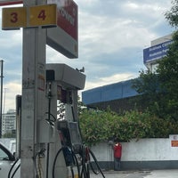 Photo taken at Posto Shell Barrasul by Claudia R. on 12/12/2021