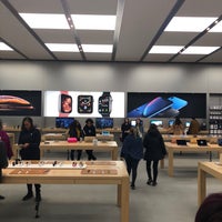 Photo taken at Apple Yorkdale by Ronke on 11/1/2018